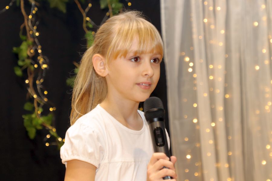 Božićna priredba  – Anđeo bez krila